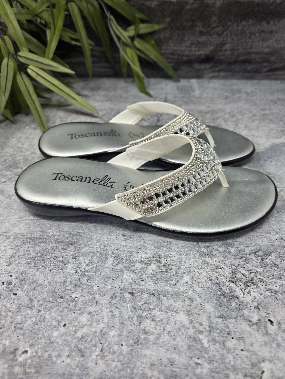 Toscanella Silver Metallic Jeweled Thong Sandals Flip Flops Size 7 - Picture 2 of 8